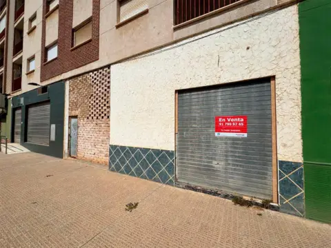 Local comercial en calle Castillo del Buen Amor, 35
